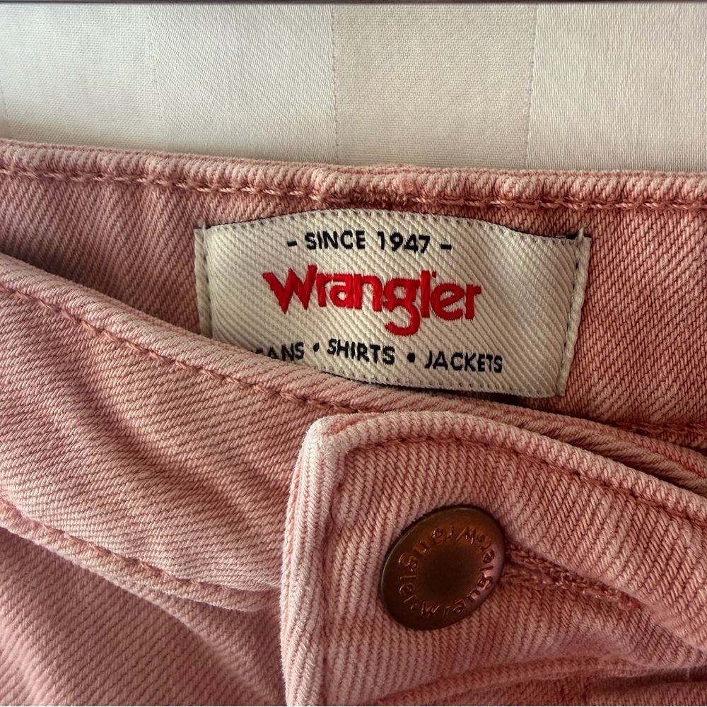 Wrangler Mid Rise Vintage Shorts Cut Off Pink Denim Women 26 Raw Hem Cotton READ - Picture 2 of 6